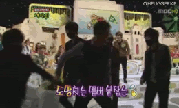 [Resim: 1KwangminandDonghyunnotdoingmuchtosaveMinwoo.gif]