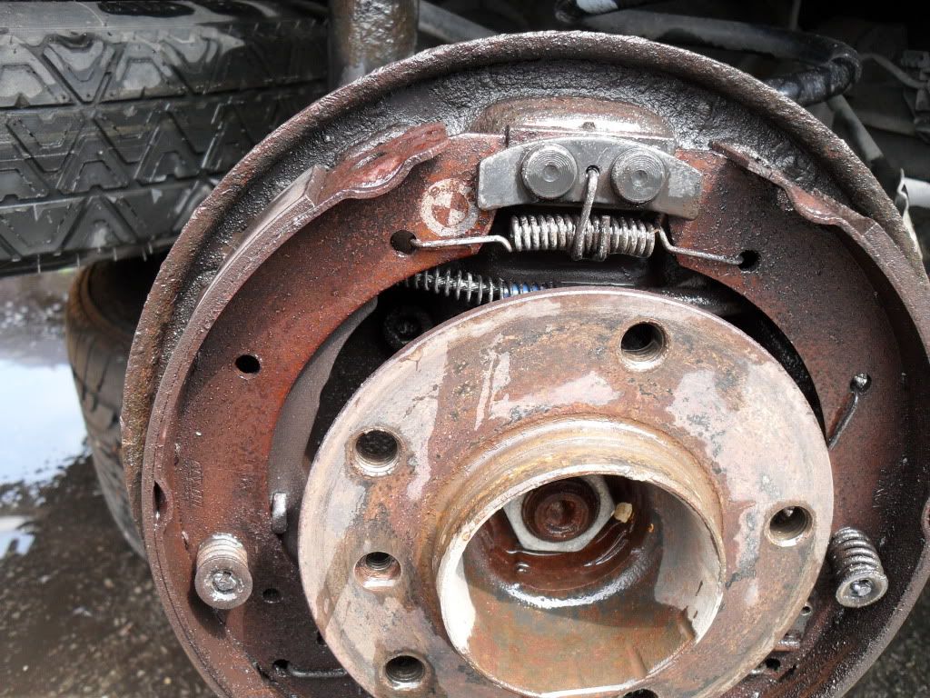 fitting rear brake shoes e36 compact 316i