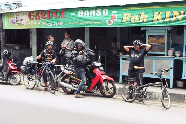 Habis Makan Bakso Janti