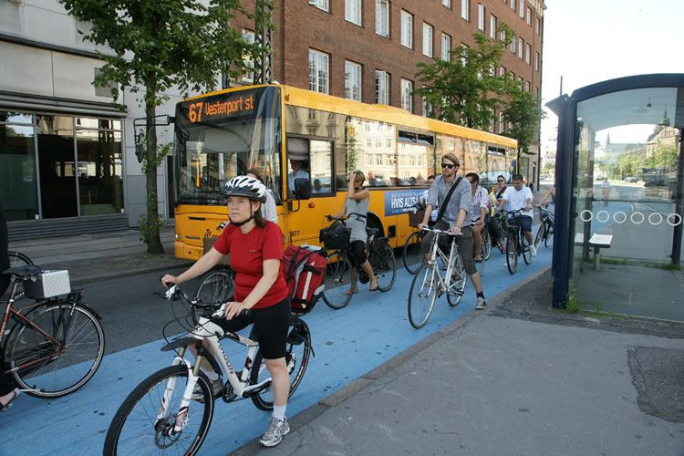 CPH_cyclists_with_bus-750px.jpg
